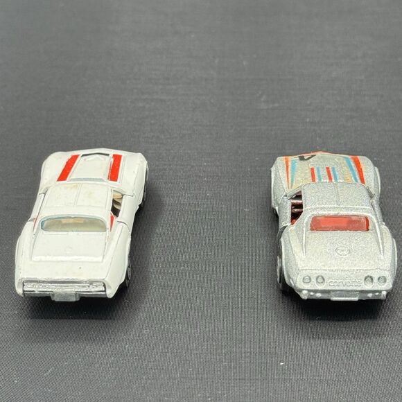Vintage YatMing 1/64 Diecast Lot of 2 Corvettes – Silver #4 & White Stingray - Picture 7 of 12